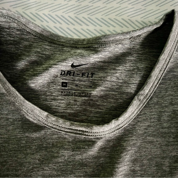 Medium Nike tank - Picture 3 of 3